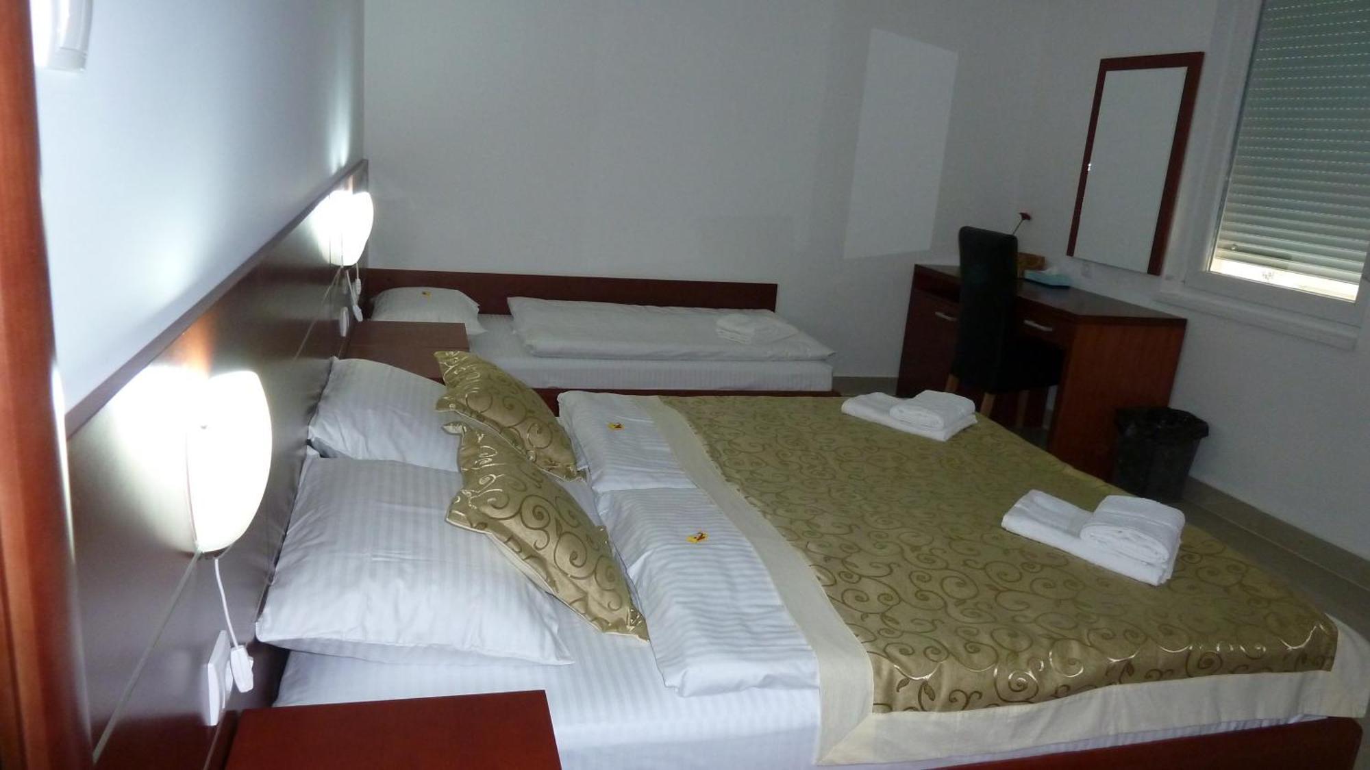 Guesthouse Villa Inn Суботиця Екстер'єр фото