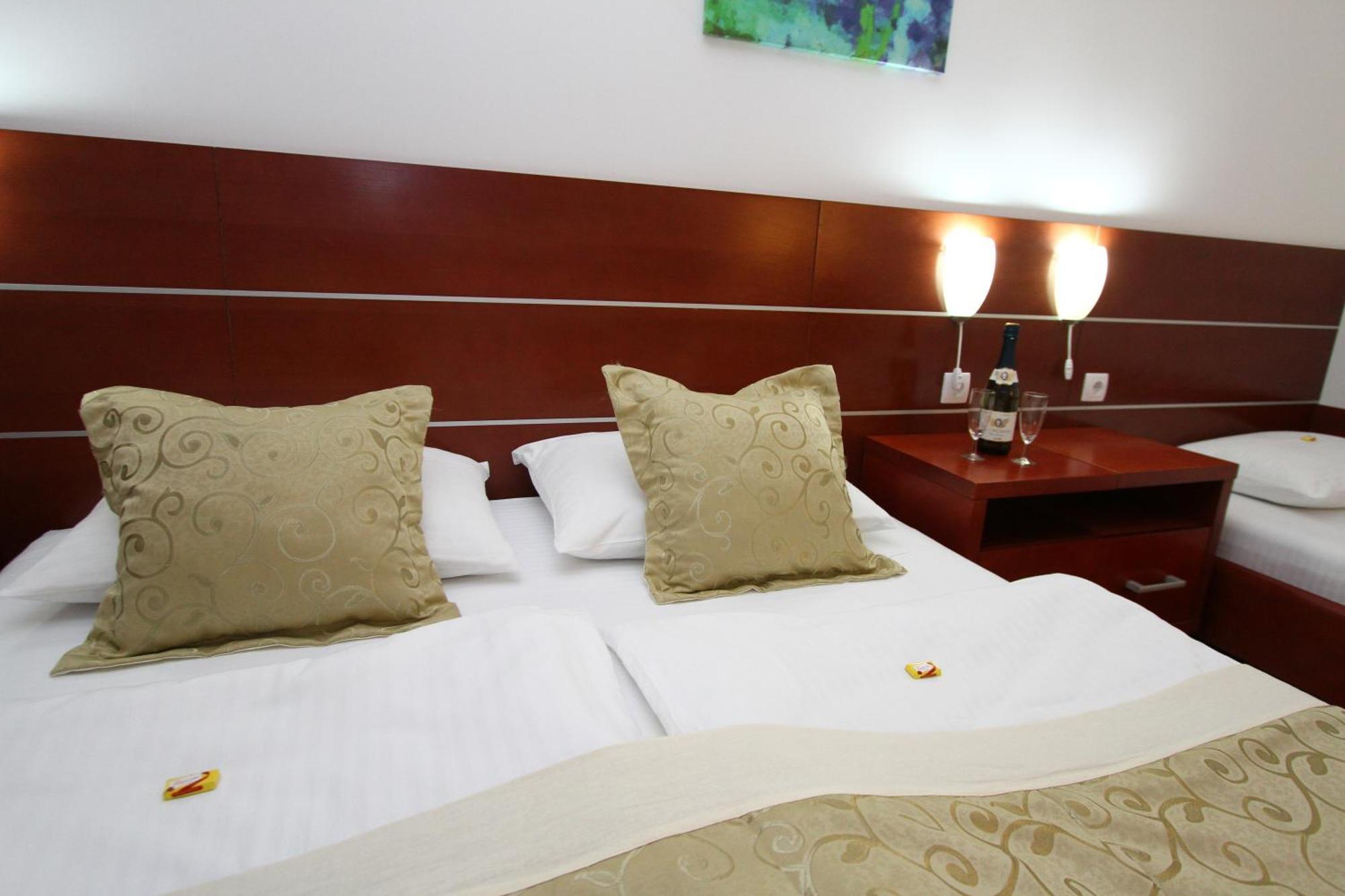 Guesthouse Villa Inn Суботиця Екстер'єр фото